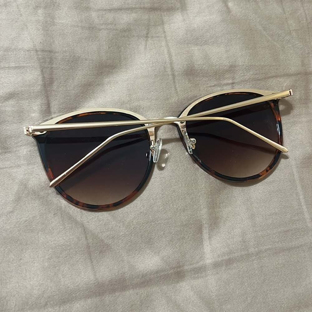 Gold women’s sunglasses - Picture 2 of 2